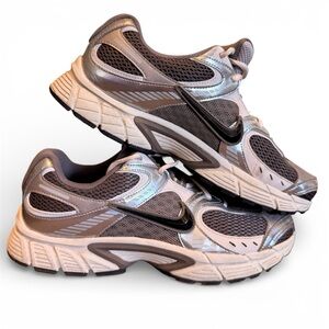 Nike Men's V5 RNR Shoe